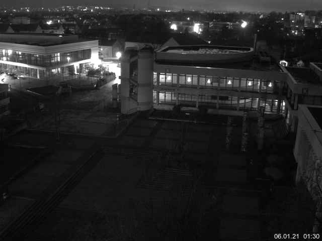 Foto der Webcam: Verwaltungsgebäude, Innenhof mit Audimax, Hörsaal-Gebäude 1