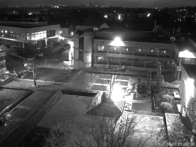 Foto der Webcam: Verwaltungsgebäude, Innenhof mit Audimax, Hörsaal-Gebäude 1