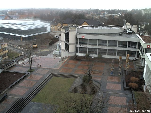 Foto der Webcam: Verwaltungsgebäude, Innenhof mit Audimax, Hörsaal-Gebäude 1