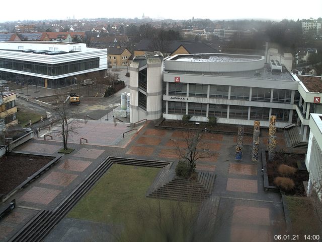 Foto der Webcam: Verwaltungsgebäude, Innenhof mit Audimax, Hörsaal-Gebäude 1