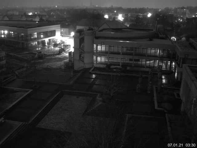 Foto der Webcam: Verwaltungsgebäude, Innenhof mit Audimax, Hörsaal-Gebäude 1