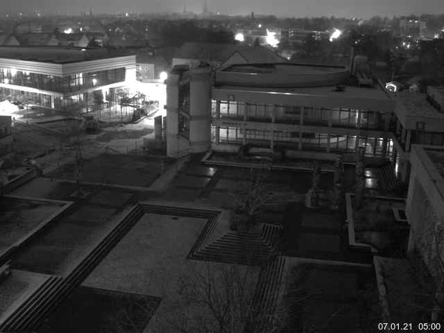 Foto der Webcam: Verwaltungsgebäude, Innenhof mit Audimax, Hörsaal-Gebäude 1