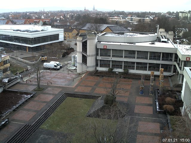 Foto der Webcam: Verwaltungsgebäude, Innenhof mit Audimax, Hörsaal-Gebäude 1