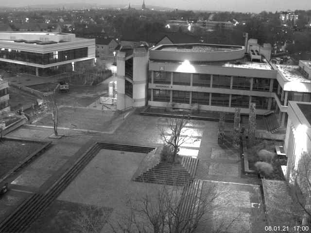 Foto der Webcam: Verwaltungsgebäude, Innenhof mit Audimax, Hörsaal-Gebäude 1