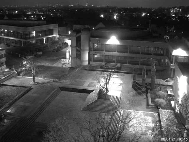 Foto der Webcam: Verwaltungsgebäude, Innenhof mit Audimax, Hörsaal-Gebäude 1