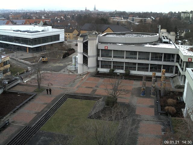 Foto der Webcam: Verwaltungsgebäude, Innenhof mit Audimax, Hörsaal-Gebäude 1