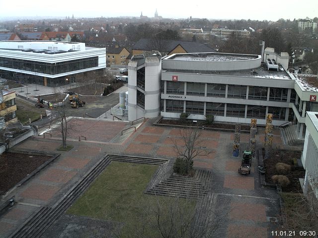 Foto der Webcam: Verwaltungsgebäude, Innenhof mit Audimax, Hörsaal-Gebäude 1