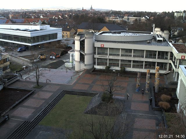 Foto der Webcam: Verwaltungsgebäude, Innenhof mit Audimax, Hörsaal-Gebäude 1