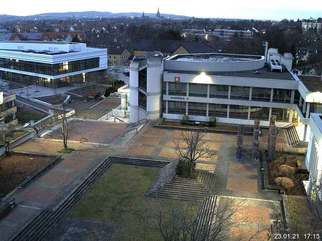 Foto der Webcam: Verwaltungsgebäude, Innenhof mit Audimax, Hörsaal-Gebäude 1