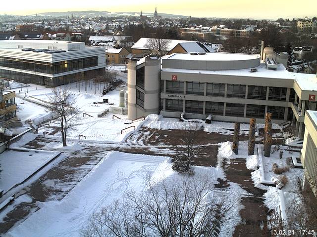 Foto der Webcam: Verwaltungsgebäude, Innenhof mit Audimax, Hörsaal-Gebäude 1