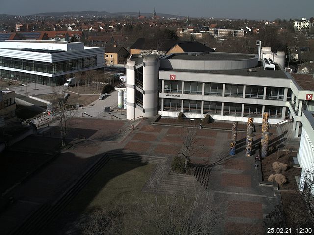 Foto der Webcam: Verwaltungsgebäude, Innenhof mit Audimax, Hörsaal-Gebäude 1