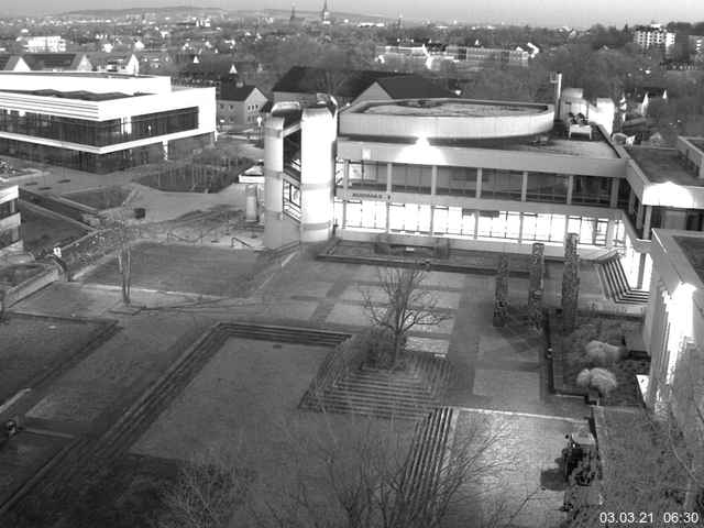 Foto der Webcam: Verwaltungsgeb&auml;ude, Innenhof mit Audimax, H&ouml;rsaal-Geb&auml;ude 1