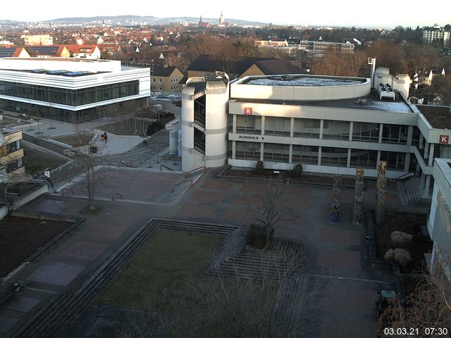 Foto der Webcam: Verwaltungsgeb&auml;ude, Innenhof mit Audimax, H&ouml;rsaal-Geb&auml;ude 1
