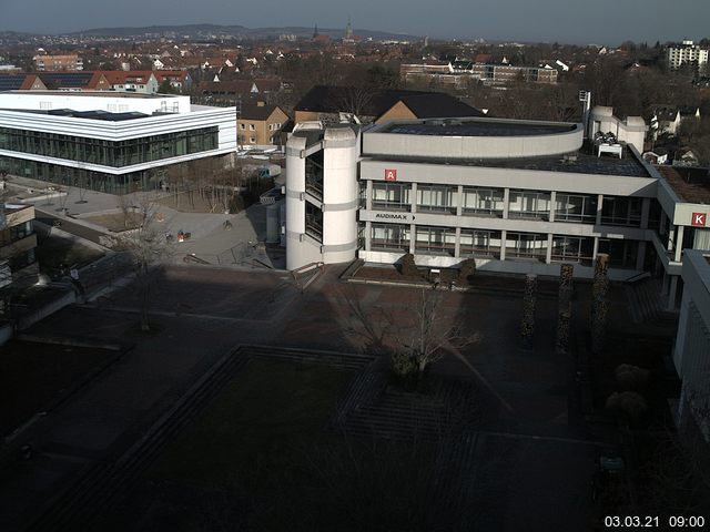 Foto der Webcam: Verwaltungsgebäude, Innenhof mit Audimax, Hörsaal-Gebäude 1