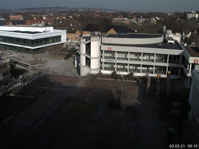 Foto der Webcam: Verwaltungsgebäude, Innenhof mit Audimax, Hörsaal-Gebäude 1