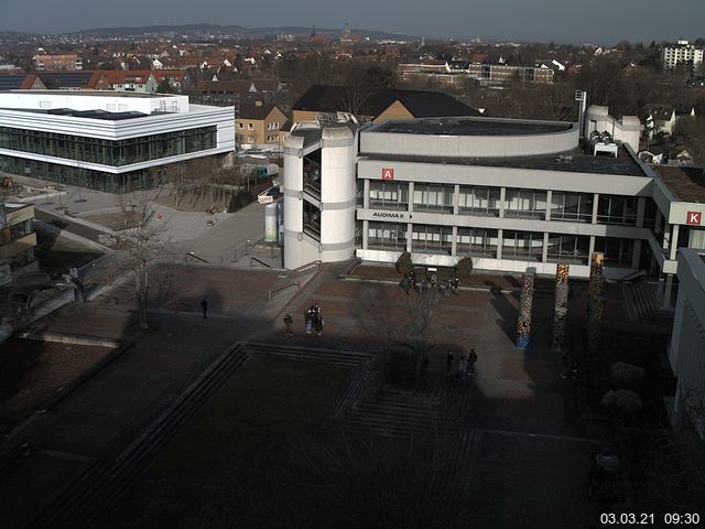 Foto der Webcam: Verwaltungsgebäude, Innenhof mit Audimax, Hörsaal-Gebäude 1