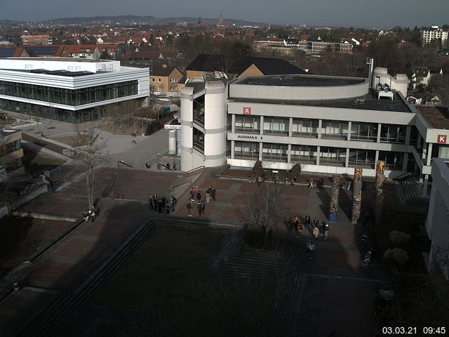 Foto der Webcam: Verwaltungsgebäude, Innenhof mit Audimax, Hörsaal-Gebäude 1