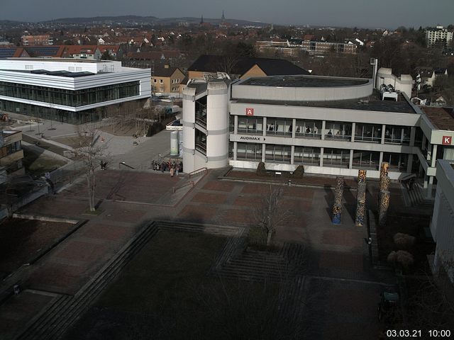 Foto der Webcam: Verwaltungsgebäude, Innenhof mit Audimax, Hörsaal-Gebäude 1