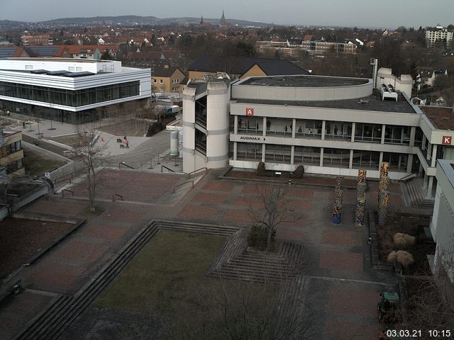 Foto der Webcam: Verwaltungsgebäude, Innenhof mit Audimax, Hörsaal-Gebäude 1