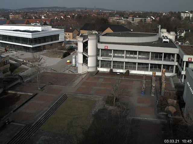 Foto der Webcam: Verwaltungsgebäude, Innenhof mit Audimax, Hörsaal-Gebäude 1