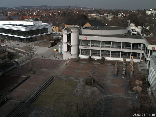 Foto der Webcam: Verwaltungsgebäude, Innenhof mit Audimax, Hörsaal-Gebäude 1