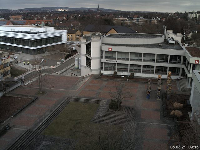 Foto der Webcam: Verwaltungsgebäude, Innenhof mit Audimax, Hörsaal-Gebäude 1