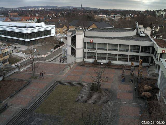 Foto der Webcam: Verwaltungsgebäude, Innenhof mit Audimax, Hörsaal-Gebäude 1