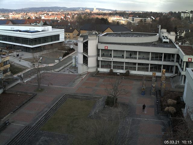 Foto der Webcam: Verwaltungsgebäude, Innenhof mit Audimax, Hörsaal-Gebäude 1