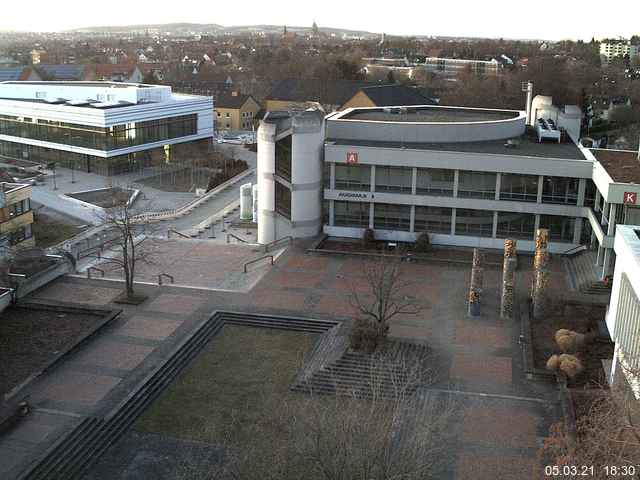 Foto der Webcam: Verwaltungsgeb&auml;ude, Innenhof mit Audimax, H&ouml;rsaal-Geb&auml;ude 1