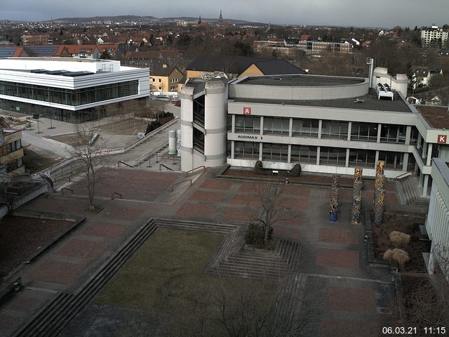 Foto der Webcam: Verwaltungsgebäude, Innenhof mit Audimax, Hörsaal-Gebäude 1