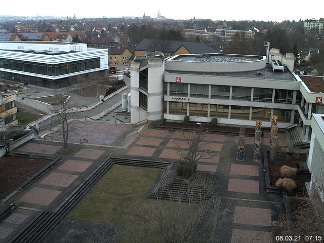 Foto der Webcam: Verwaltungsgeb&auml;ude, Innenhof mit Audimax, H&ouml;rsaal-Geb&auml;ude 1