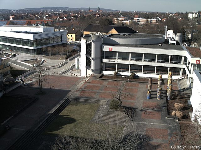 Foto der Webcam: Verwaltungsgebäude, Innenhof mit Audimax, Hörsaal-Gebäude 1