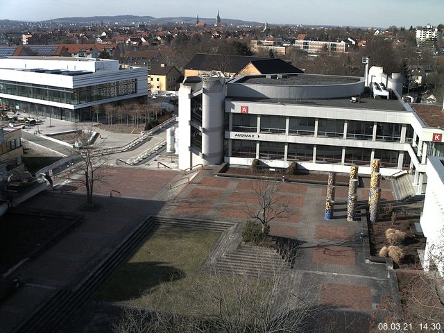 Foto der Webcam: Verwaltungsgebäude, Innenhof mit Audimax, Hörsaal-Gebäude 1