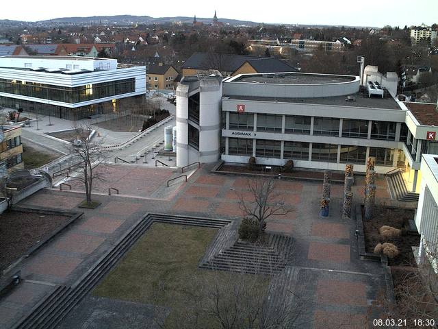 Foto der Webcam: Verwaltungsgeb&auml;ude, Innenhof mit Audimax, H&ouml;rsaal-Geb&auml;ude 1