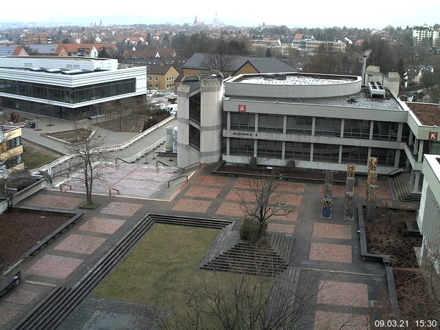 Foto der Webcam: Verwaltungsgeb&auml;ude, Innenhof mit Audimax, H&ouml;rsaal-Geb&auml;ude 1