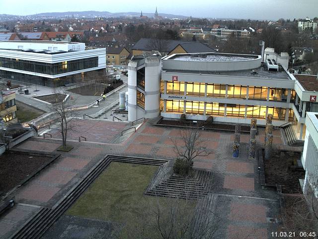 Foto der Webcam: Verwaltungsgeb&auml;ude, Innenhof mit Audimax, H&ouml;rsaal-Geb&auml;ude 1