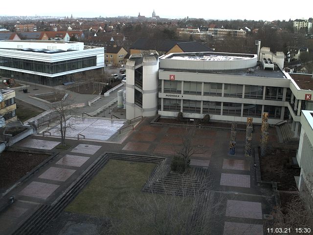 Foto der Webcam: Verwaltungsgeb&auml;ude, Innenhof mit Audimax, H&ouml;rsaal-Geb&auml;ude 1