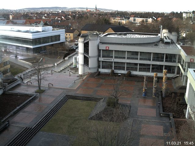 Foto der Webcam: Verwaltungsgeb&auml;ude, Innenhof mit Audimax, H&ouml;rsaal-Geb&auml;ude 1