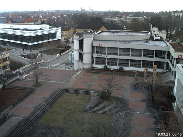 Foto der Webcam: Verwaltungsgeb&auml;ude, Innenhof mit Audimax, H&ouml;rsaal-Geb&auml;ude 1