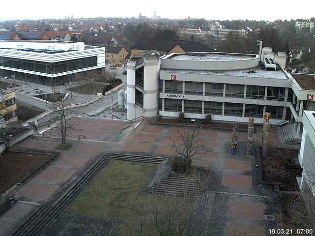 Foto der Webcam: Verwaltungsgeb&auml;ude, Innenhof mit Audimax, H&ouml;rsaal-Geb&auml;ude 1