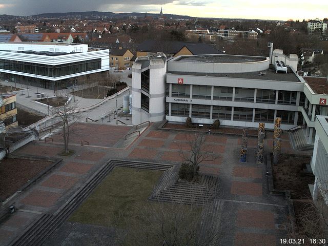 Foto der Webcam: Verwaltungsgeb&auml;ude, Innenhof mit Audimax, H&ouml;rsaal-Geb&auml;ude 1