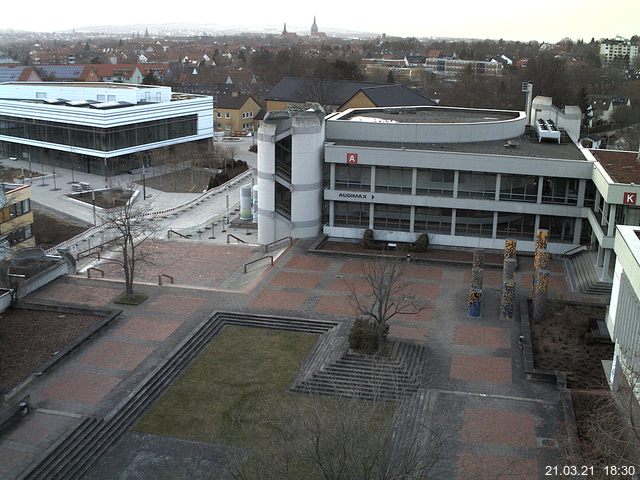 Foto der Webcam: Verwaltungsgeb&auml;ude, Innenhof mit Audimax, H&ouml;rsaal-Geb&auml;ude 1