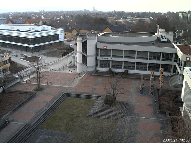 Foto der Webcam: Verwaltungsgeb&auml;ude, Innenhof mit Audimax, H&ouml;rsaal-Geb&auml;ude 1