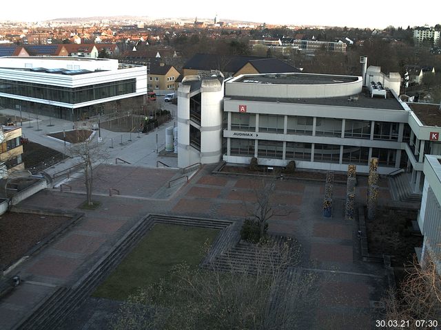 Foto der Webcam: Verwaltungsgeb&auml;ude, Innenhof mit Audimax, H&ouml;rsaal-Geb&auml;ude 1