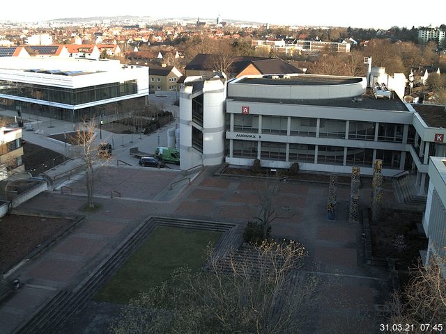 Foto der Webcam: Verwaltungsgeb&auml;ude, Innenhof mit Audimax, H&ouml;rsaal-Geb&auml;ude 1