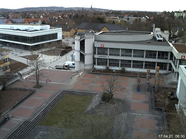 Foto der Webcam: Verwaltungsgebäude, Innenhof mit Audimax, Hörsaal-Gebäude 1