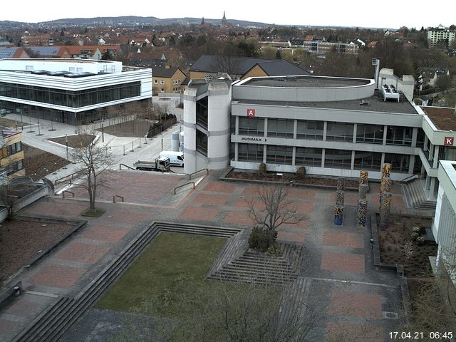 Foto der Webcam: Verwaltungsgebäude, Innenhof mit Audimax, Hörsaal-Gebäude 1