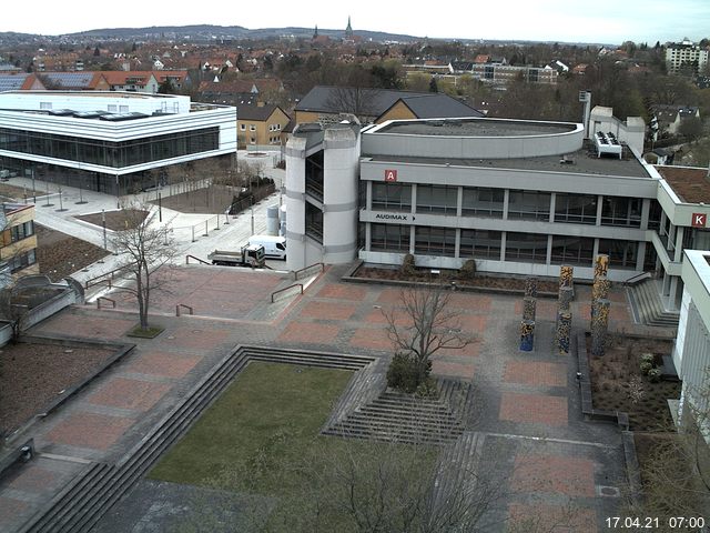 Foto der Webcam: Verwaltungsgebäude, Innenhof mit Audimax, Hörsaal-Gebäude 1