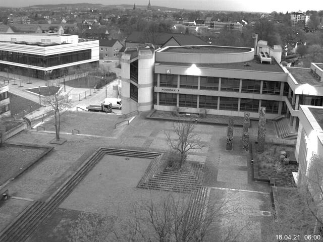 Foto der Webcam: Verwaltungsgebäude, Innenhof mit Audimax, Hörsaal-Gebäude 1