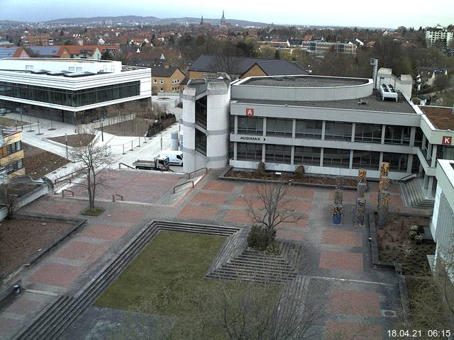 Foto der Webcam: Verwaltungsgebäude, Innenhof mit Audimax, Hörsaal-Gebäude 1